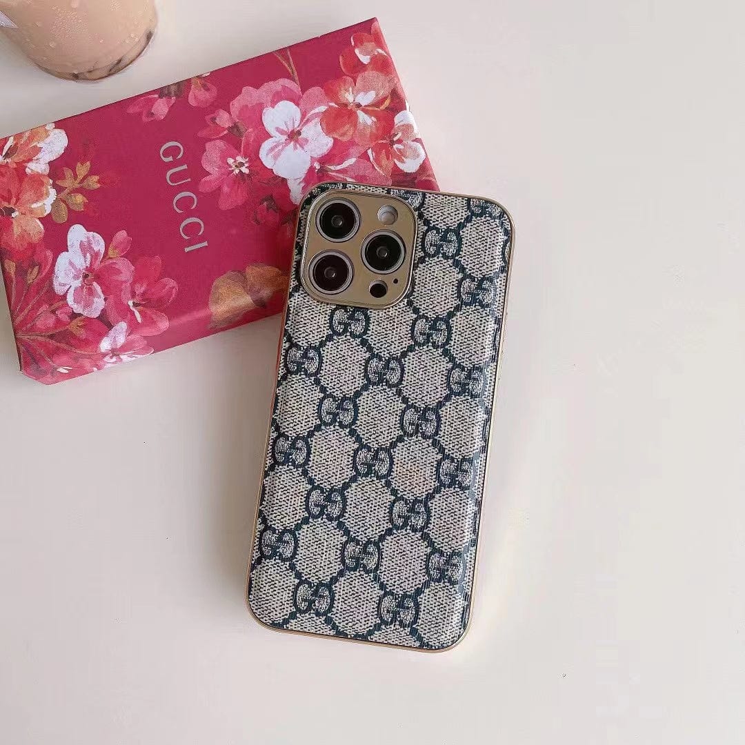 Tunde Store Gucci Interlocking G Timeless iPhone 15 Case