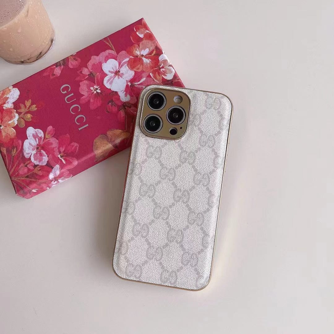 Tunde Store Gucci Interlocking G Timeless iPhone 15 Case