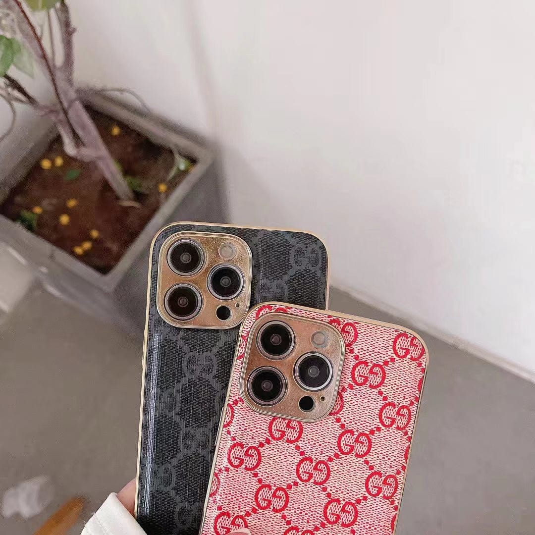 Tunde Store Gucci Interlocking G Timeless iPhone 15 Case