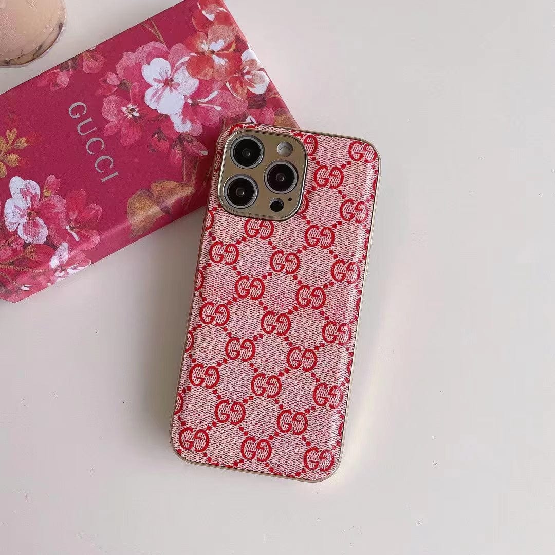 Tunde Store Gucci Interlocking G Timeless iPhone 15 Case
