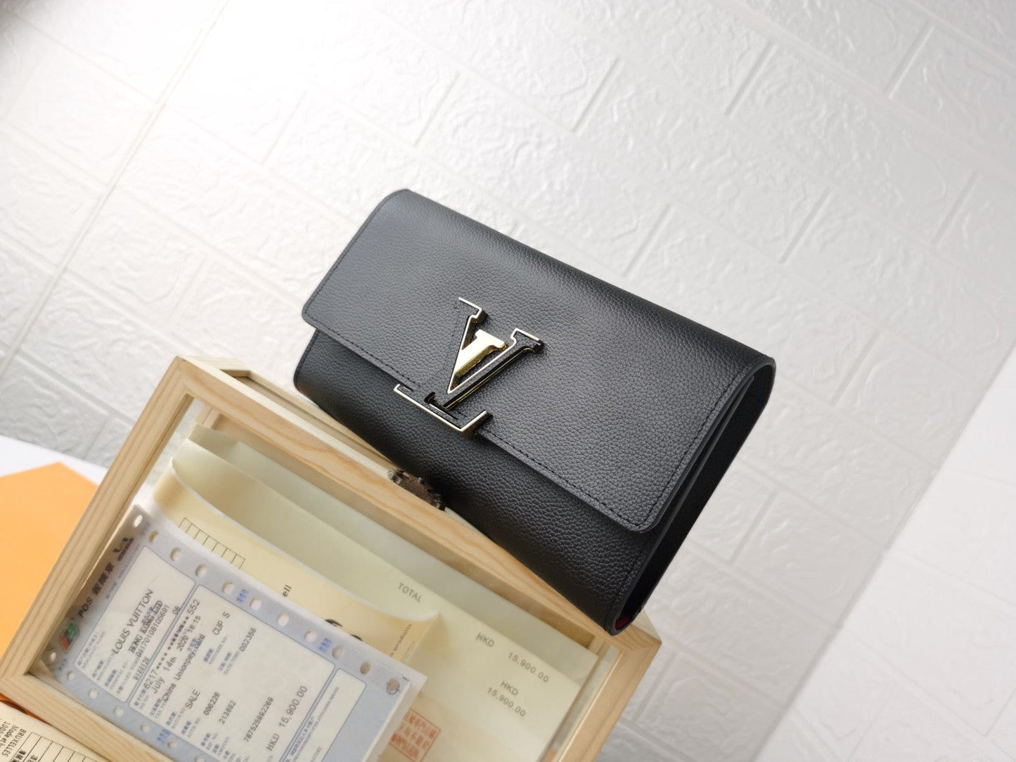 Tunde Store Leather Louis Vuitton Magnolia Wallet