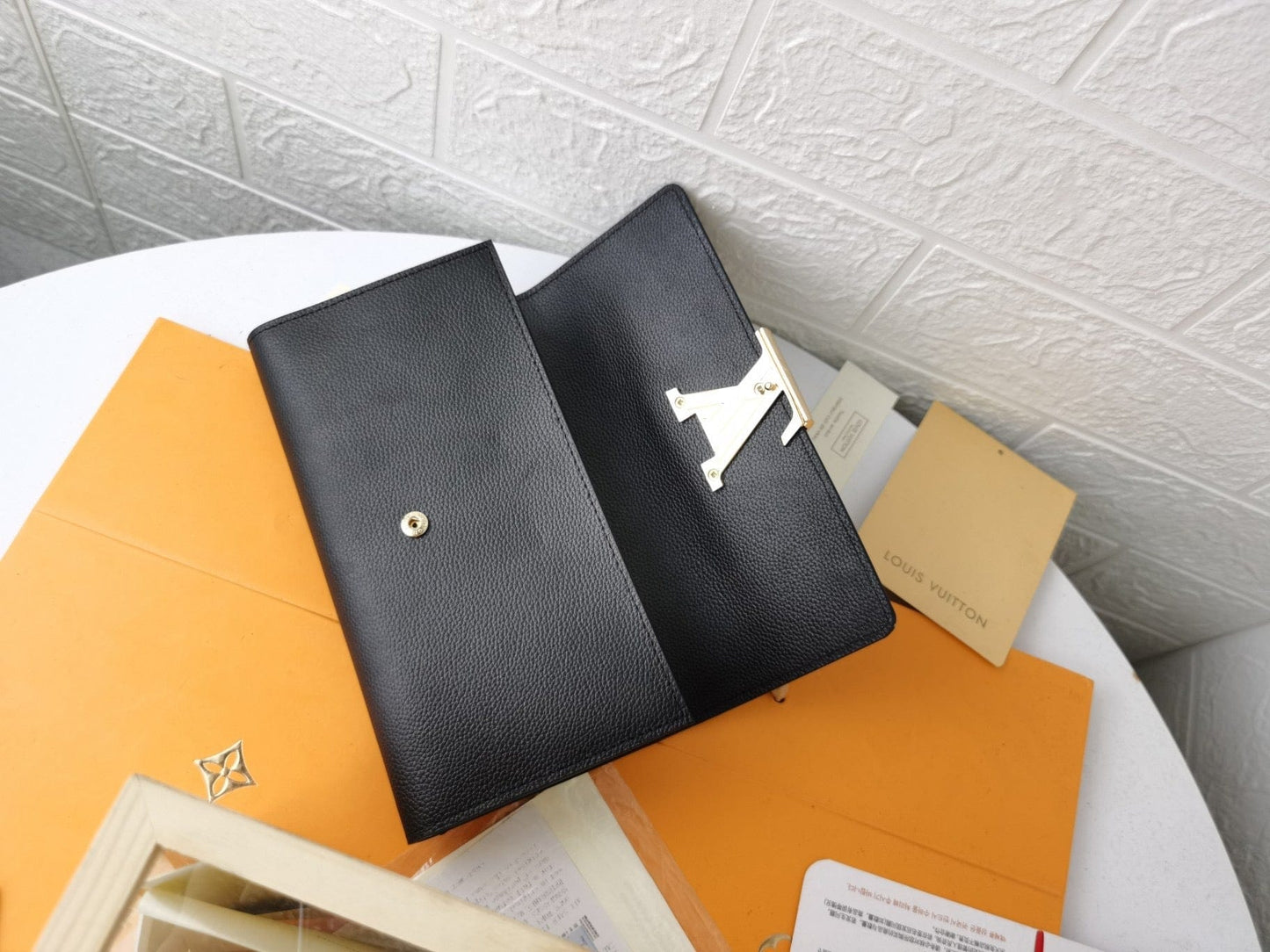 Tunde Store Leather Louis Vuitton Magnolia Wallet