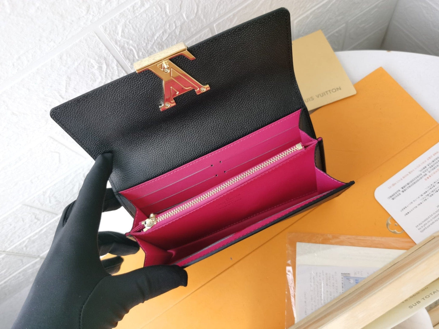 Tunde Store Leather Louis Vuitton Magnolia Wallet