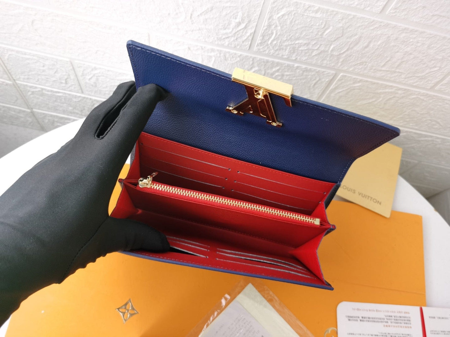 Tunde Store Leather Louis Vuitton Magnolia Wallet
