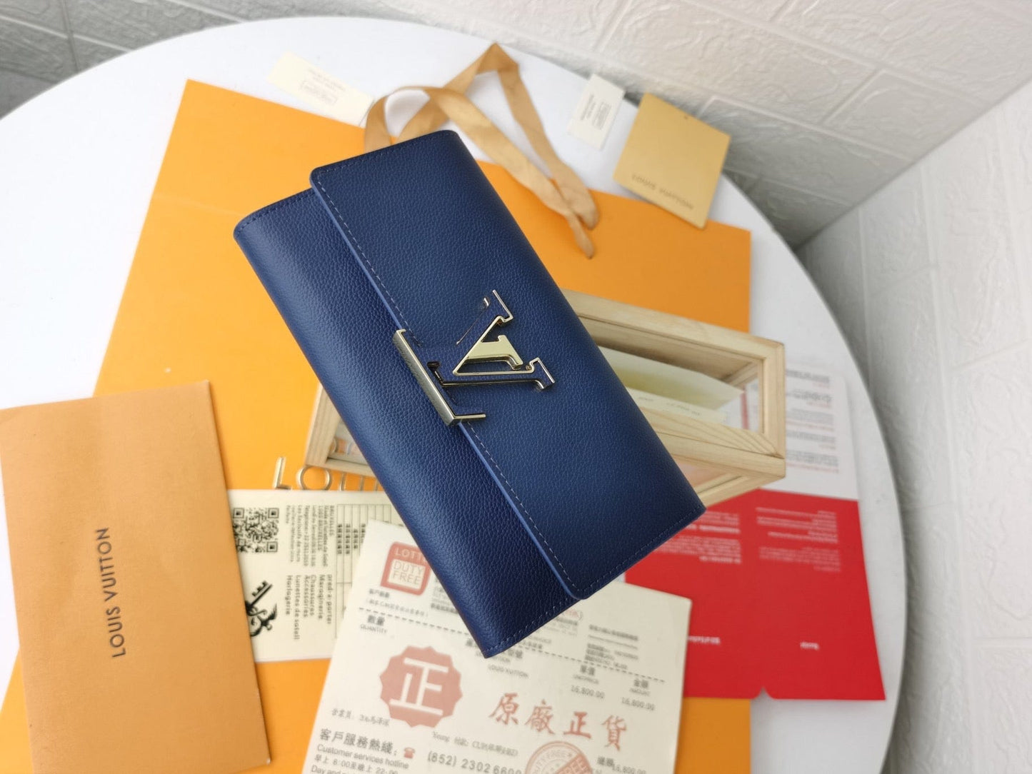 Tunde Store Leather Louis Vuitton Magnolia Wallet