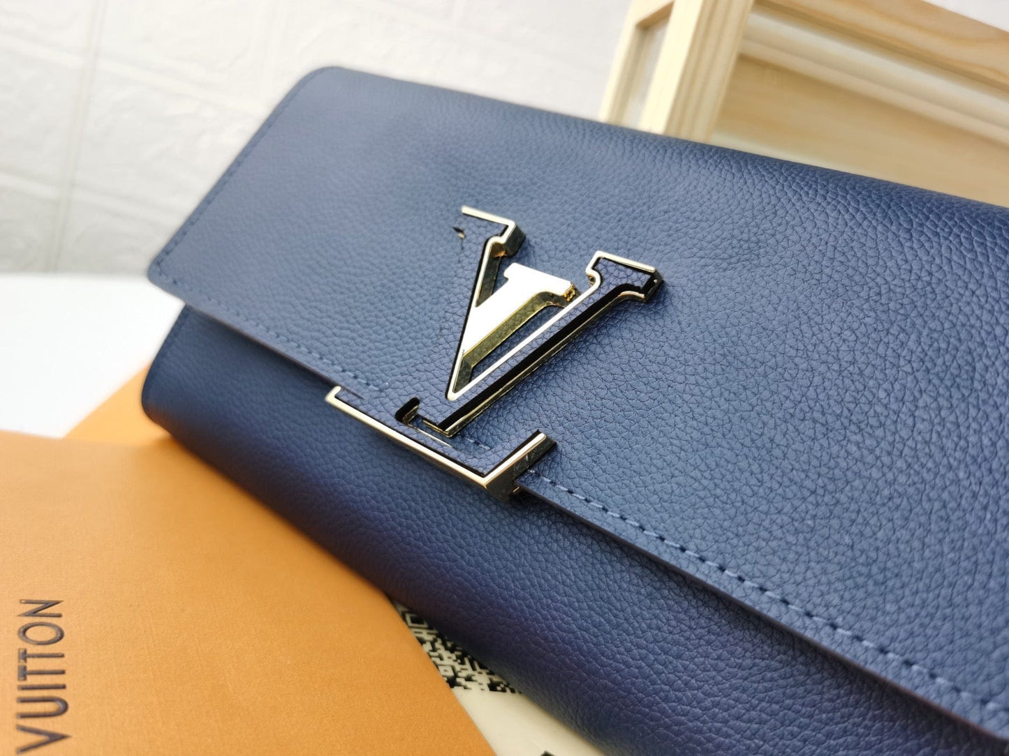 Tunde Store Leather Louis Vuitton Magnolia Wallet