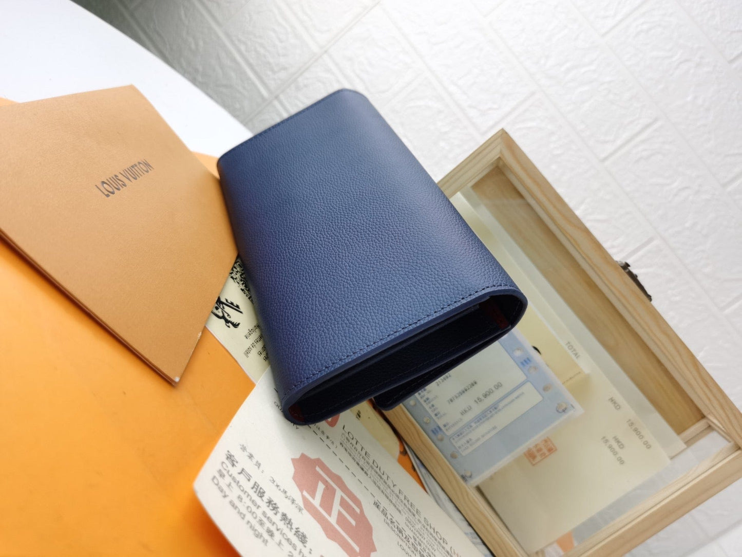 Tunde Store Leather Louis Vuitton Magnolia Wallet