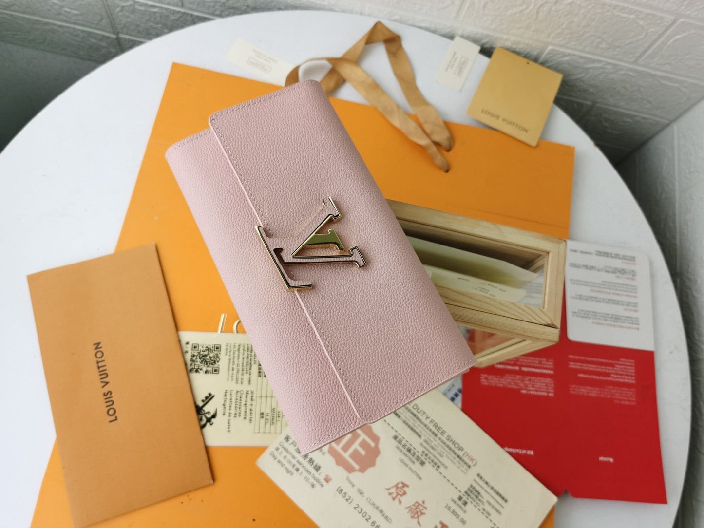 Tunde Store Leather Louis Vuitton Magnolia Wallet