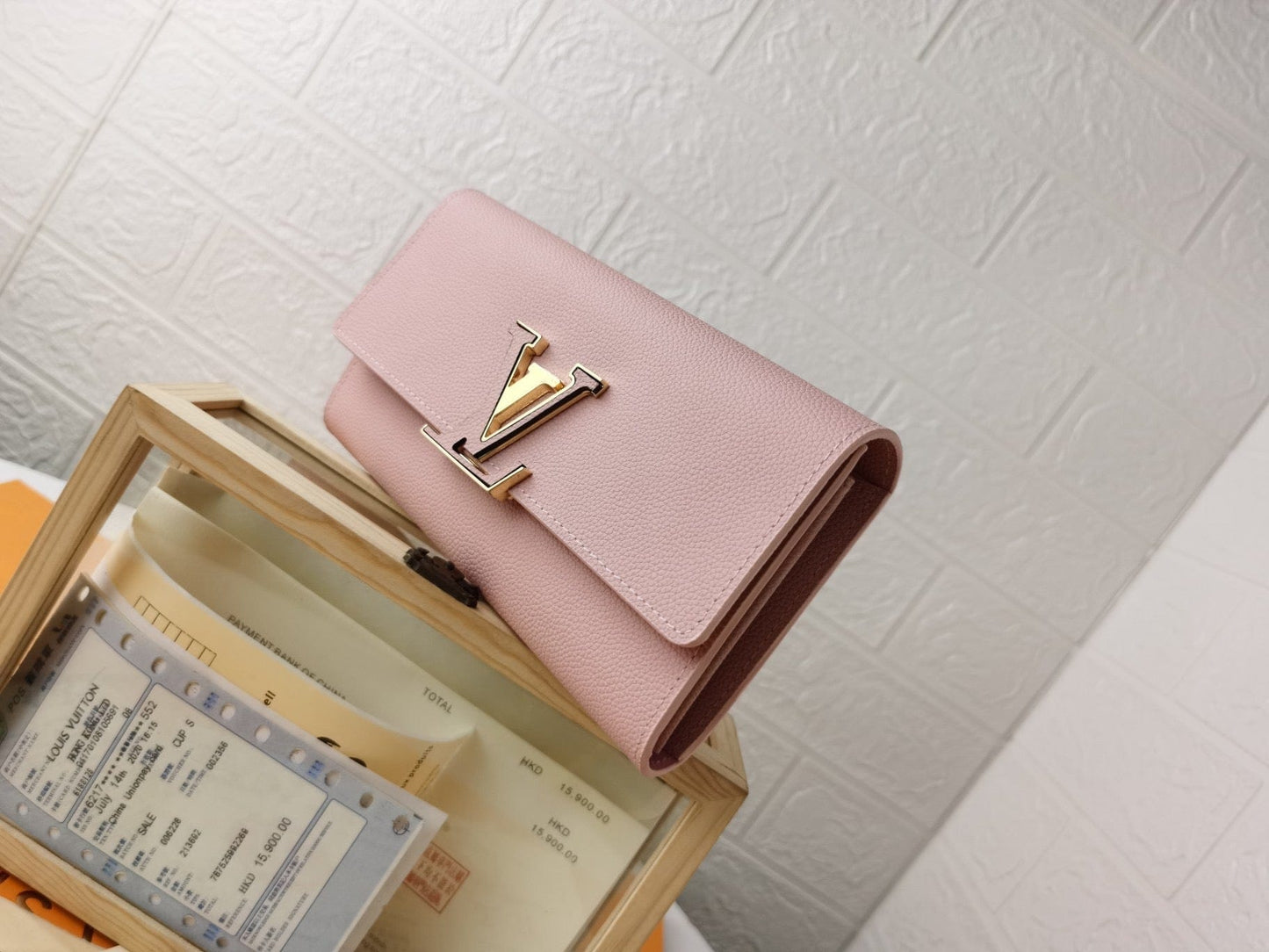 Tunde Store Leather Louis Vuitton Magnolia Wallet