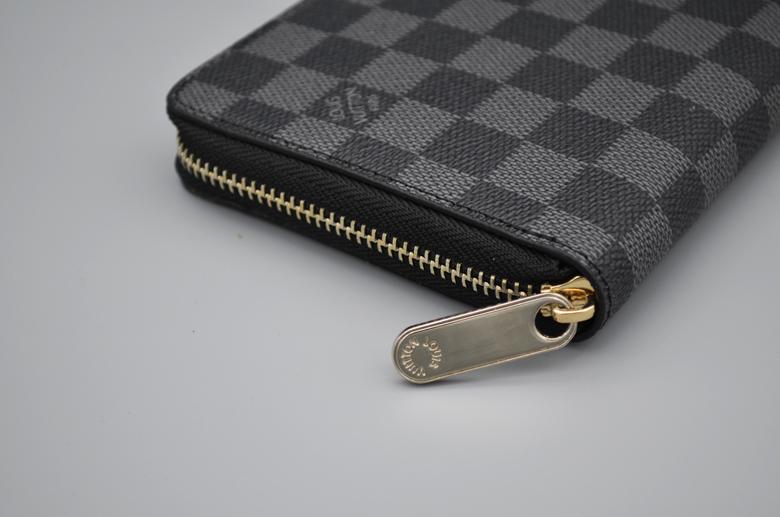 Tunde Store Leather Louis Vuitton Wallet