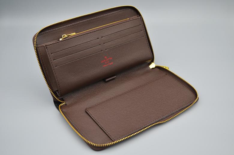 Tunde Store Leather Louis Vuitton Wallet