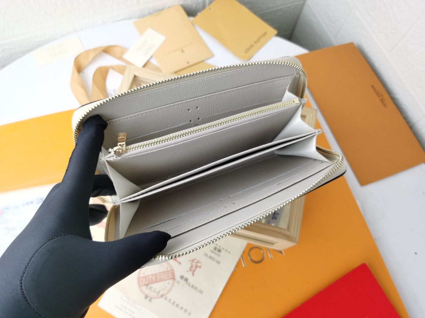 Tunde Store Louis Vuitton Leather Zipper Wallet