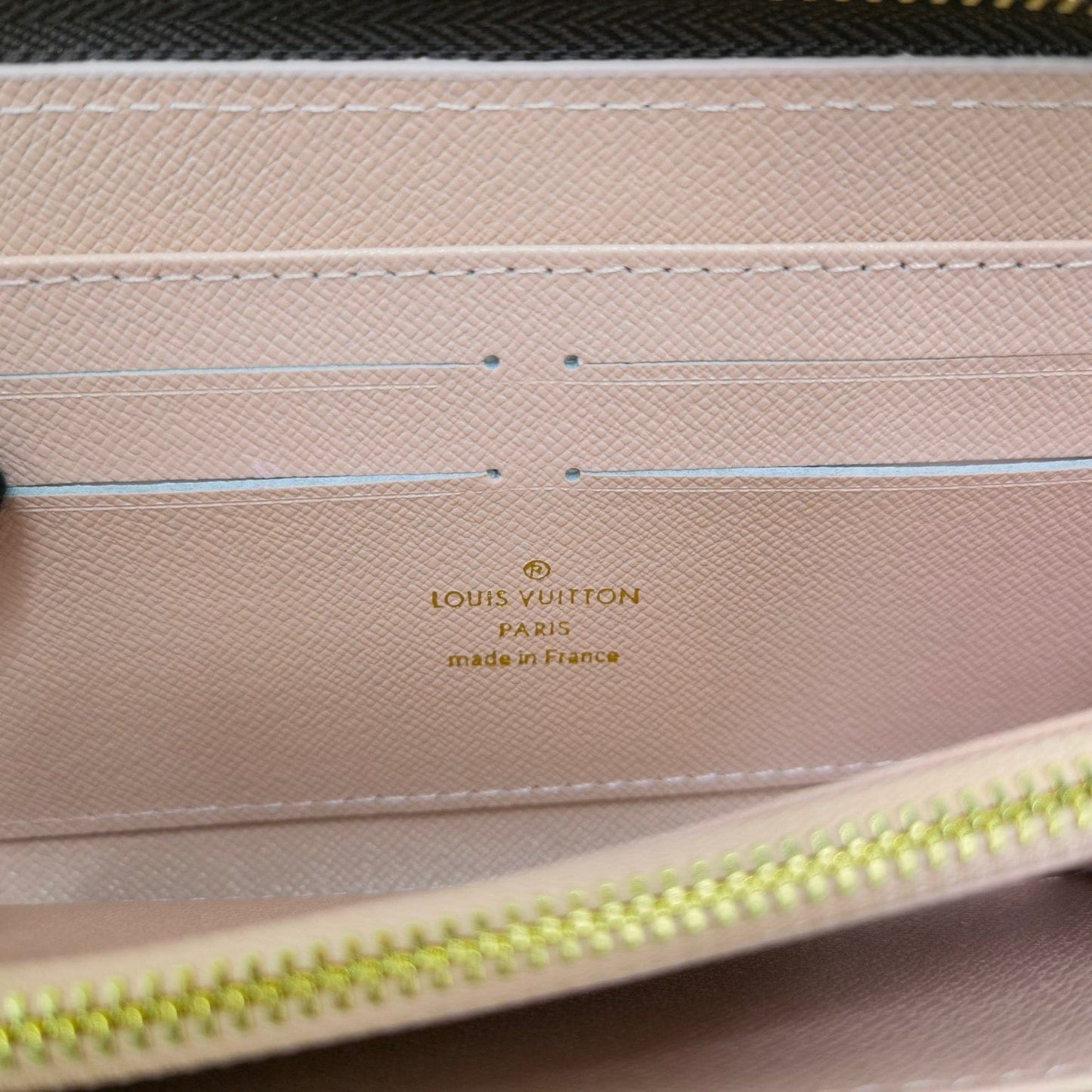 HypedEffects Louis Vuitton Leather Zipper Wallet
