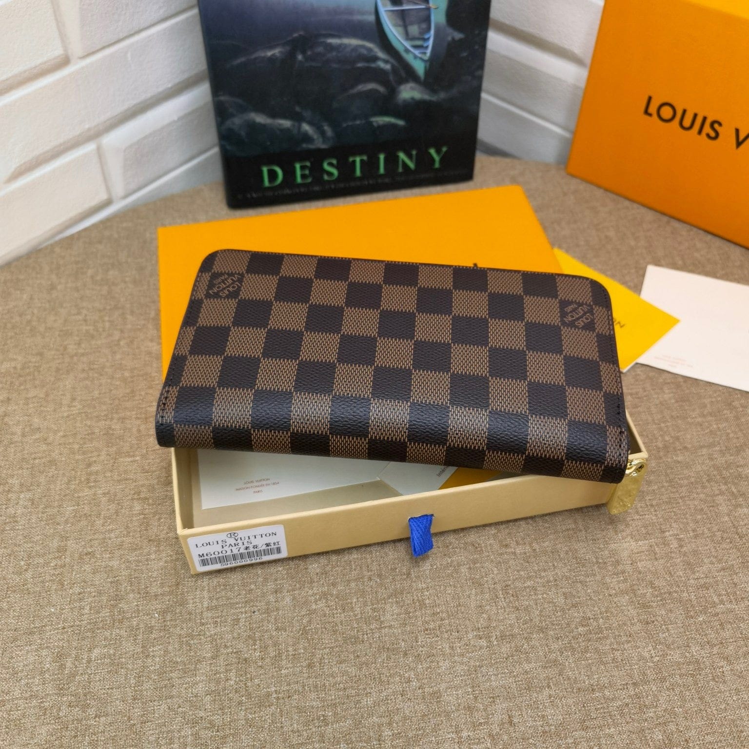 HypedEffects Louis Vuitton Leather Zipper Wallet