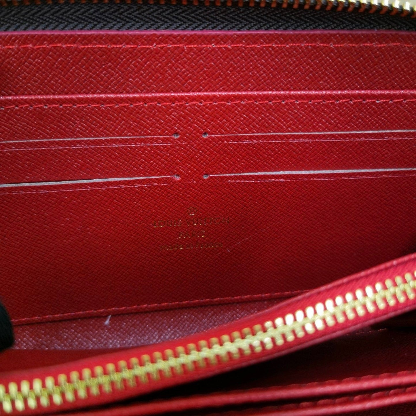 HypedEffects Louis Vuitton Leather Zipper Wallet