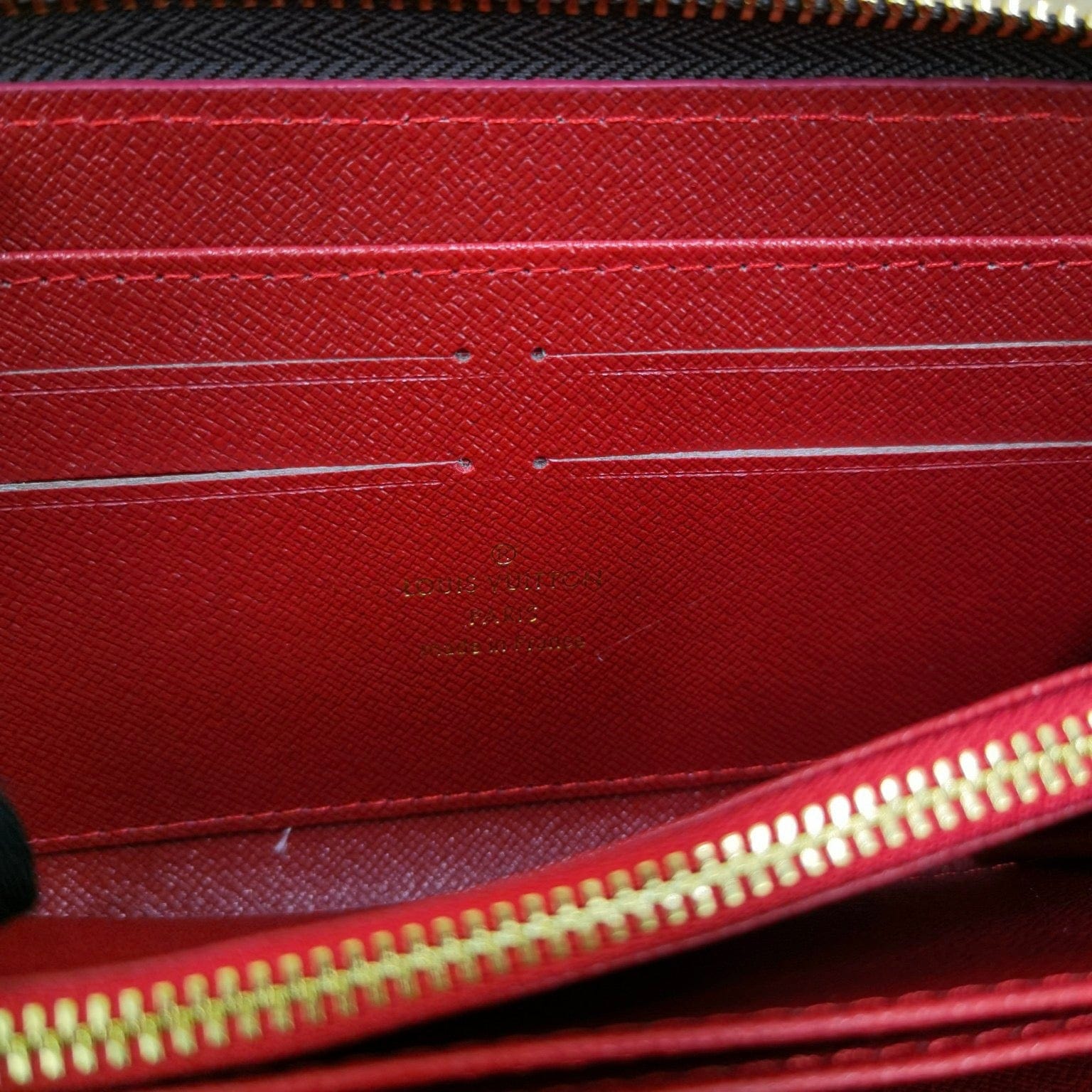 HypedEffects Louis Vuitton Leather Zipper Wallet