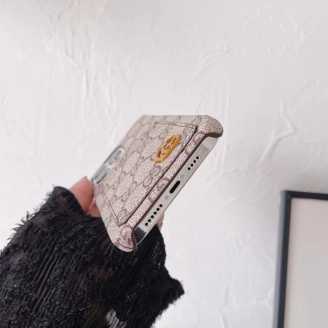 Tunde Store Embrace Italian Glamour: Introducing the Gucci iPhone 15 Pouch Case