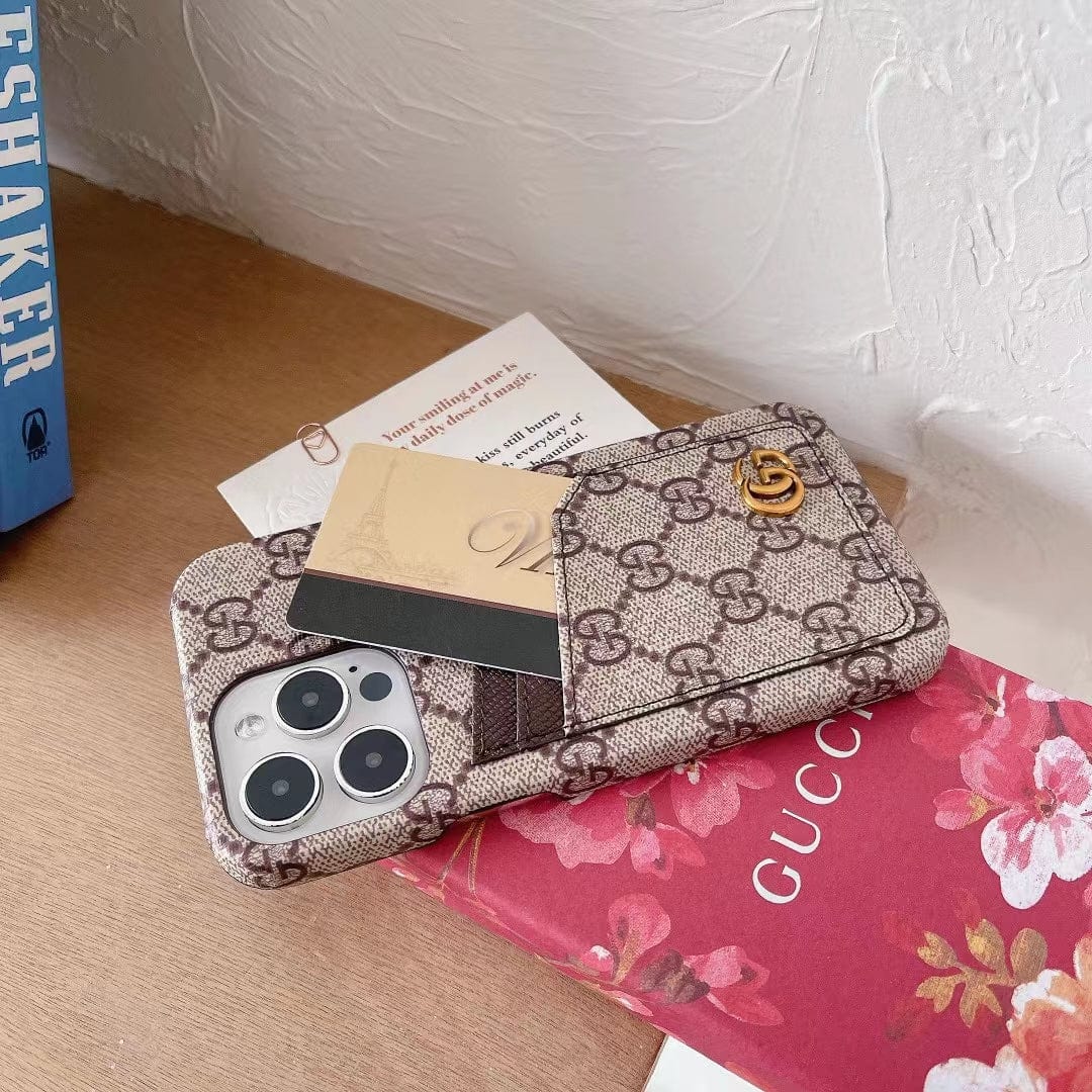 Tunde Store Embrace Italian Glamour: Introducing the Gucci iPhone 15 Pouch Case