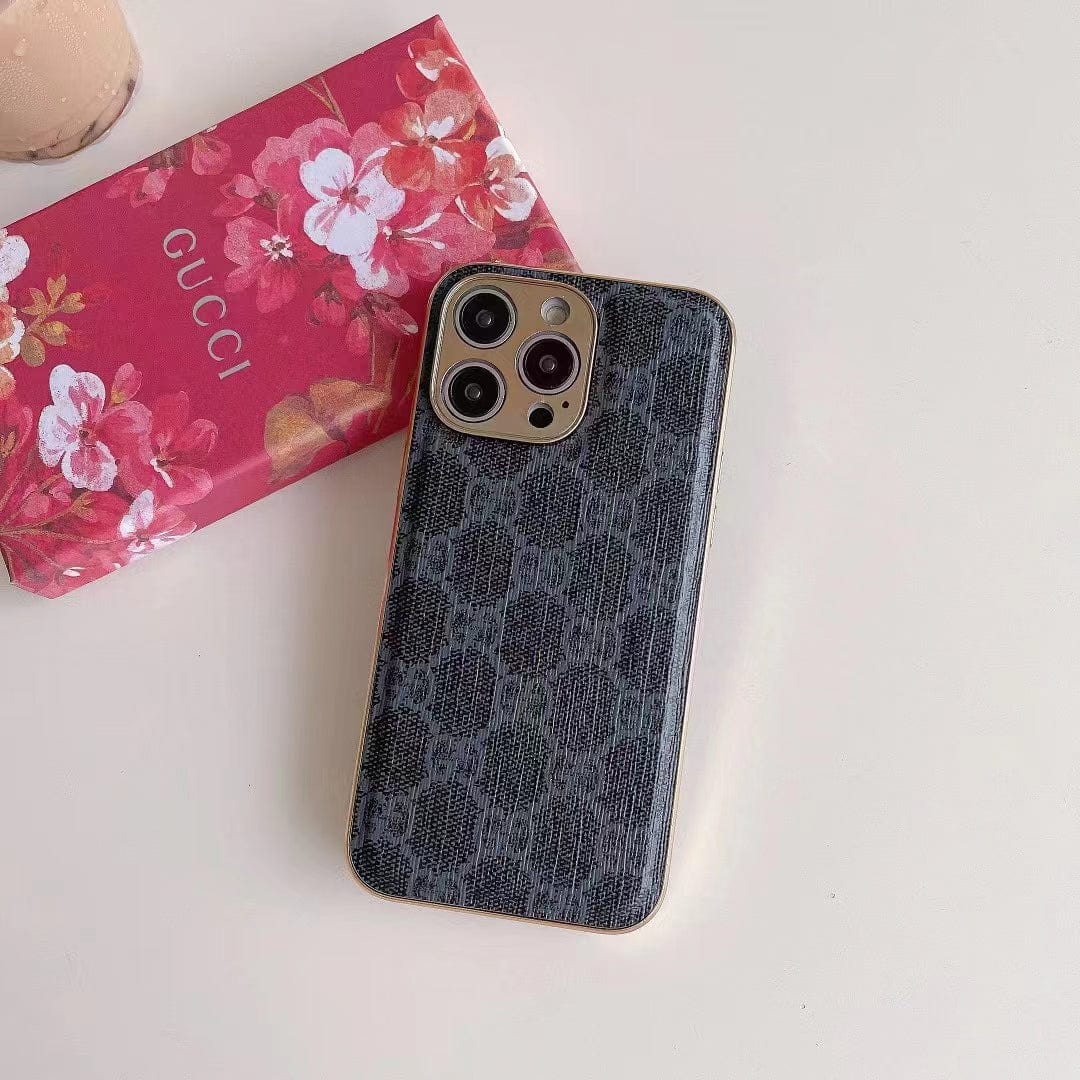 Tunde Store Gucci Interlocking G Timeless iPhone 15 Case