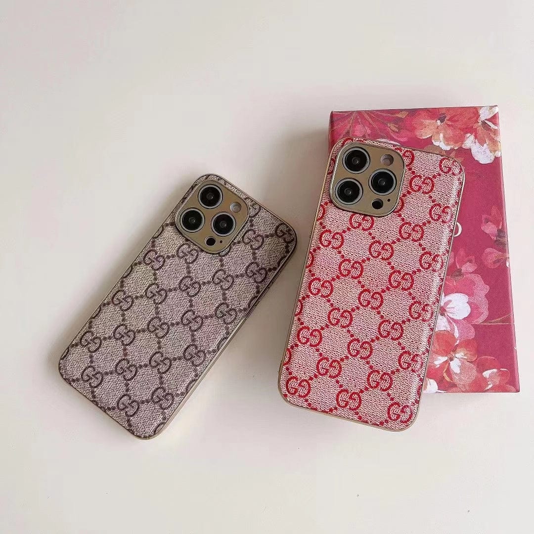 Tunde Store Gucci Interlocking G Timeless iPhone 15 Case