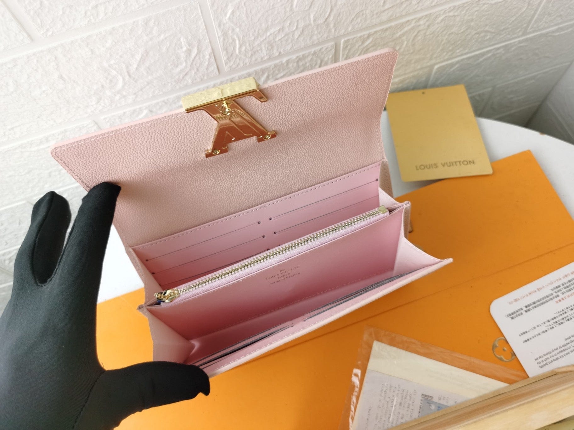 Tunde Store Leather Louis Vuitton Magnolia Wallet