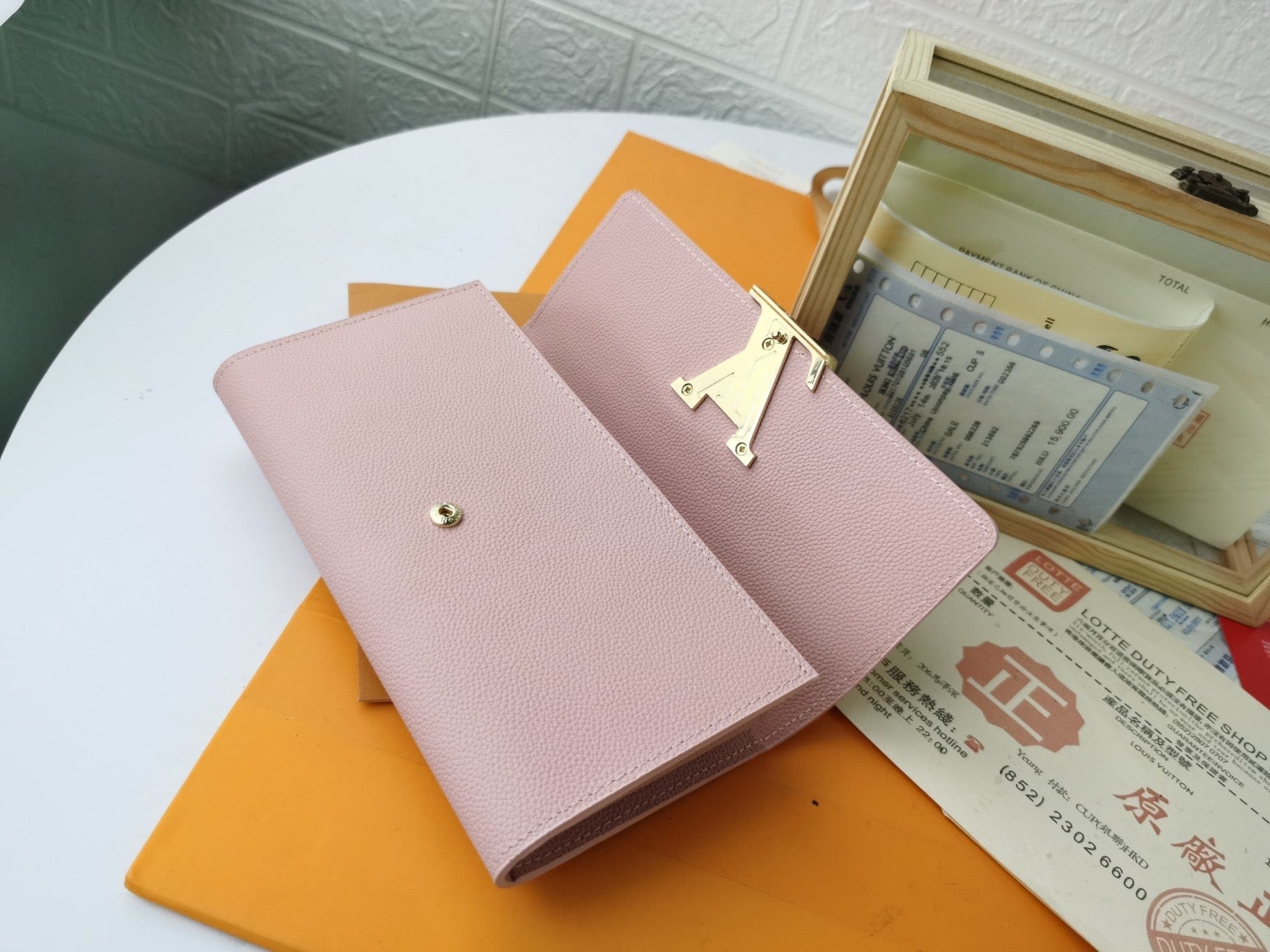 Tunde Store Leather Louis Vuitton Magnolia Wallet