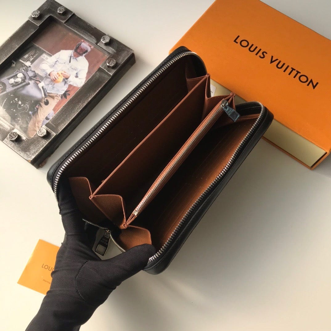 Tunde Store Leather Louis Vuitton Monogram Wallet