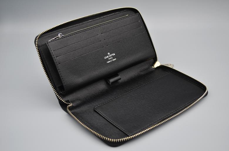 Tunde Store Leather Louis Vuitton Wallet