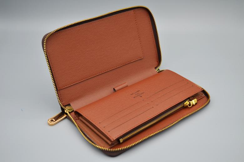 Tunde Store Leather Louis Vuitton Wallet