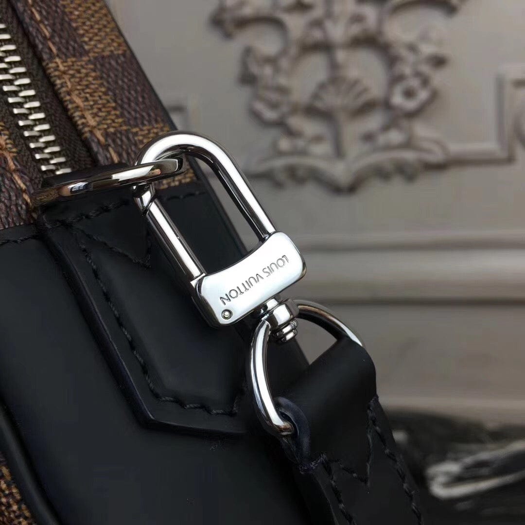 Tunde Store Louis Vuitton Essential Crossbody Bag
