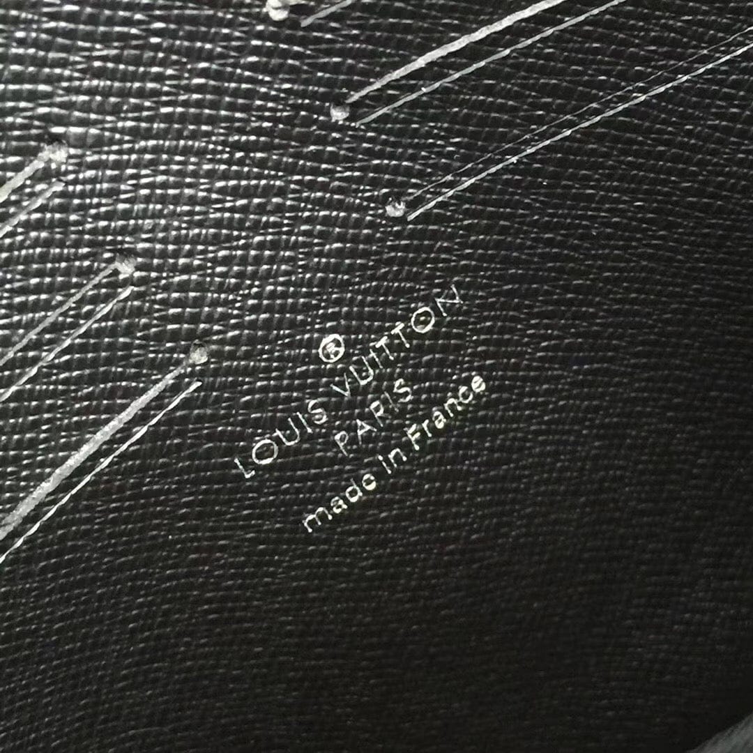 Tunde Store Louis Vuitton Essential Crossbody Bag
