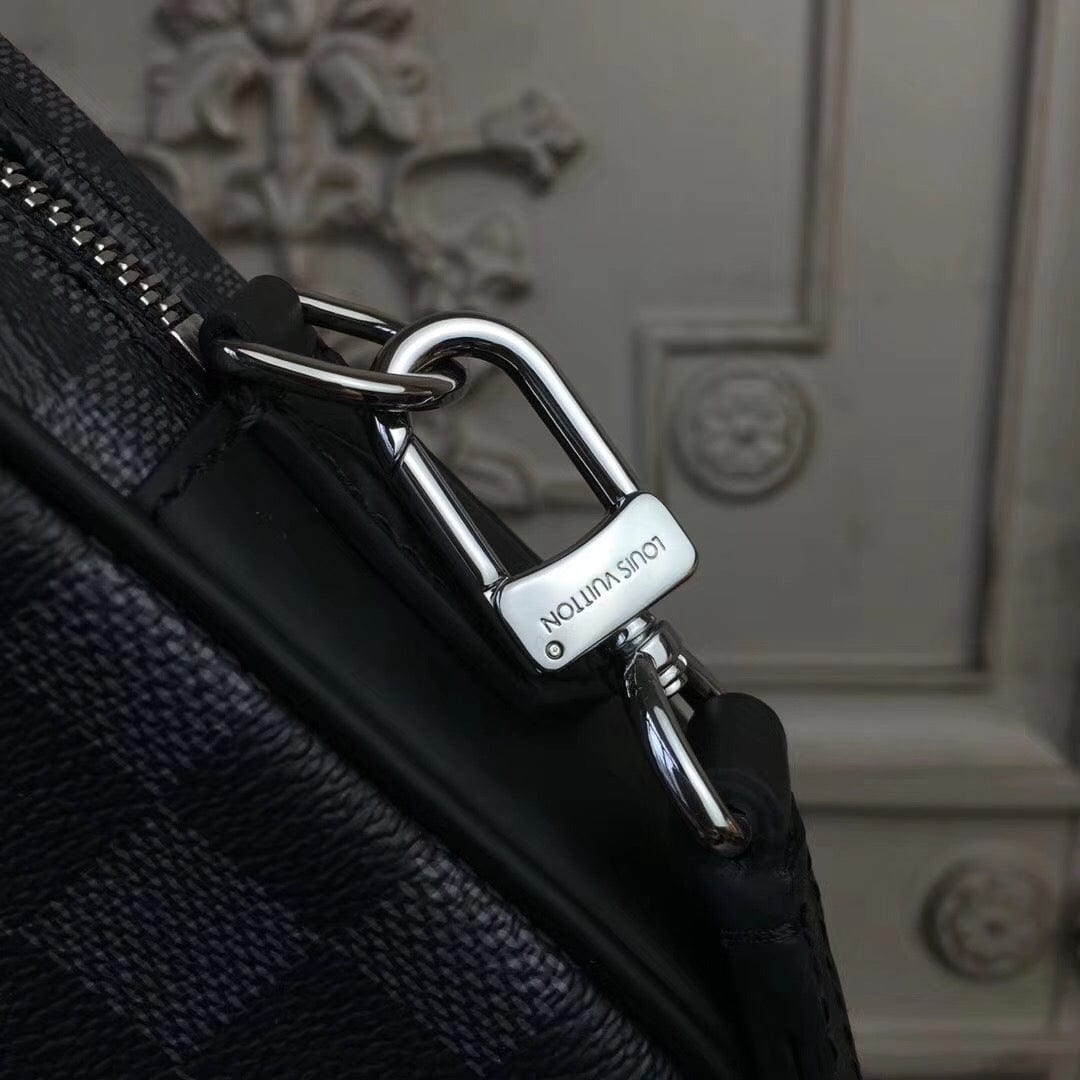 Tunde Store Louis Vuitton Essential Crossbody Bag