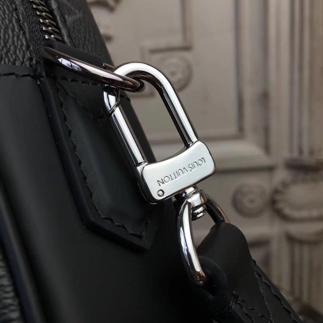 Tunde Store Louis Vuitton Essential Crossbody Bag