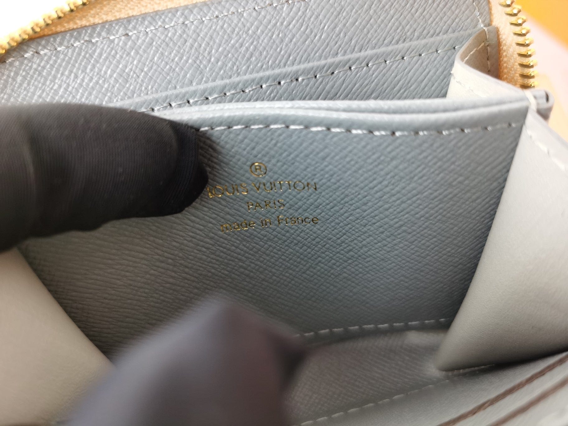 Tunde Store Louis Vuitton Leather Wallet With Zipper