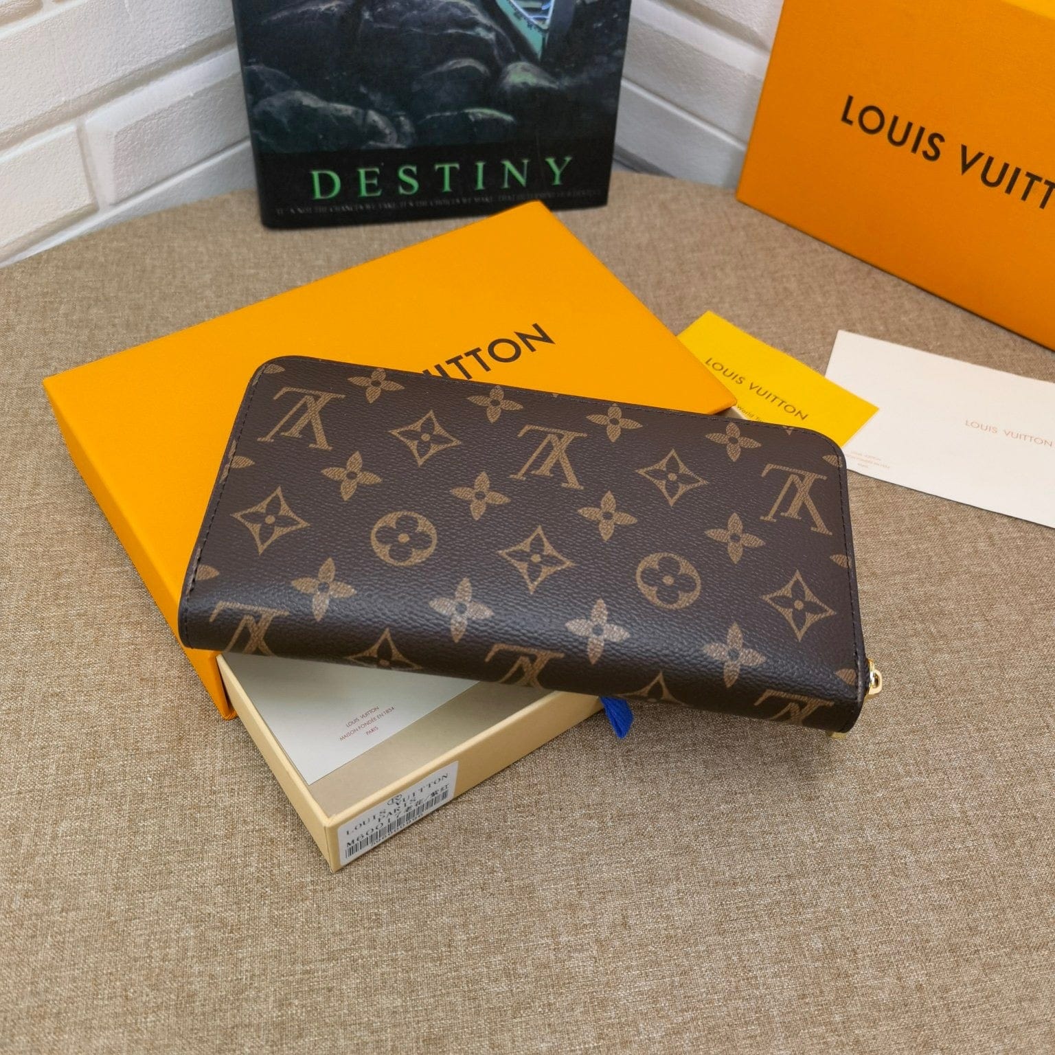 Tunde Store Louis Vuitton Leather Zipper Wallet