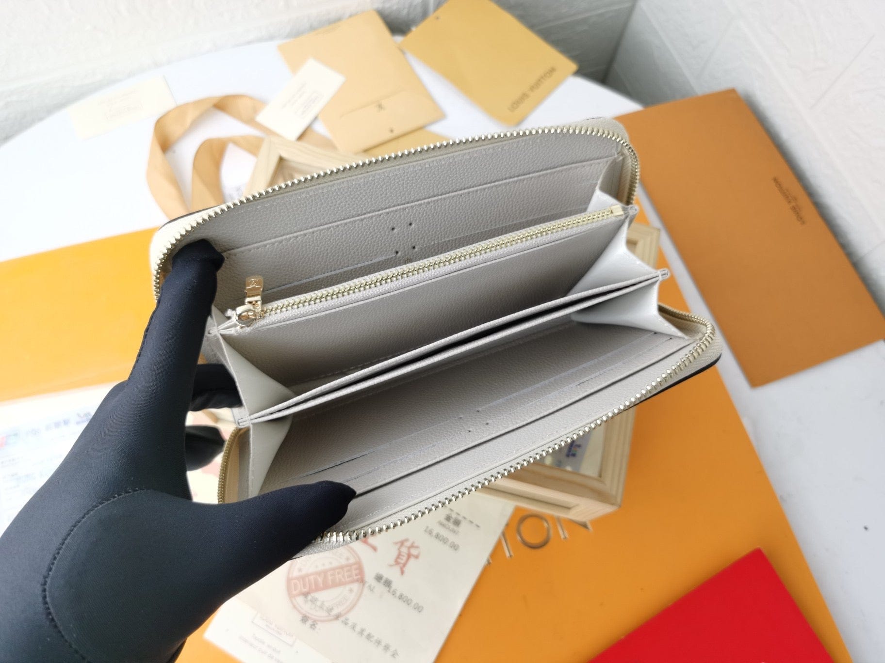 Tunde Store Louis Vuitton Leather Zipper Wallet