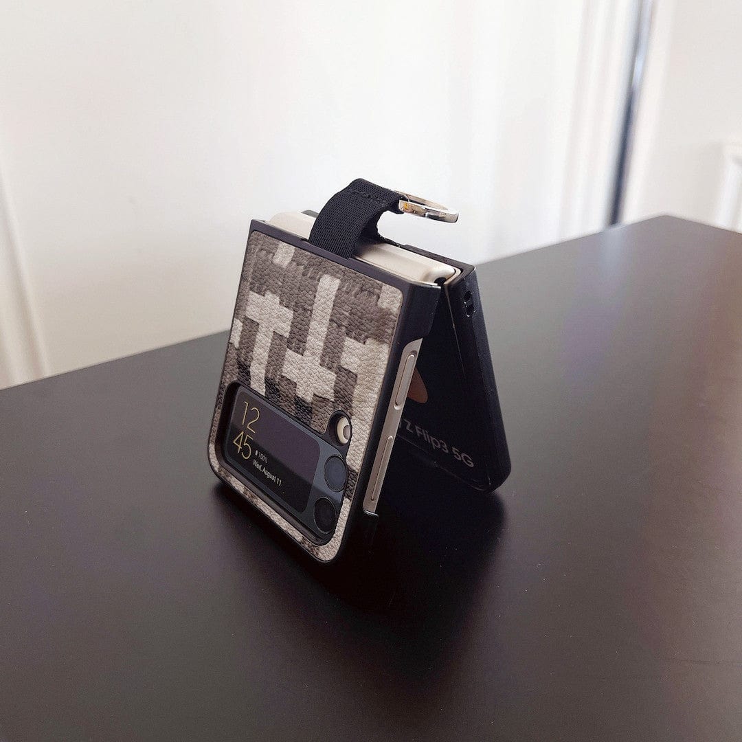 Tunde Store Louis Vuitton Z Flip Phone Cases with Ring Holder | Striking Luxurious Craftsmanship